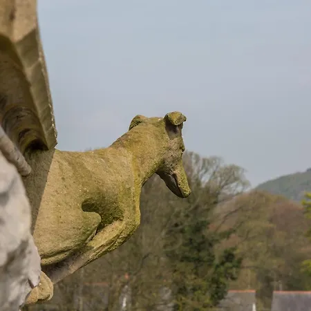 Daire The Wilfred Stone Cross Mansion
