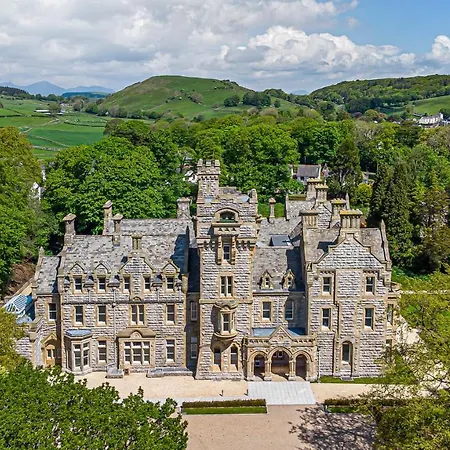 Daire The Wilfred Stone Cross Mansion