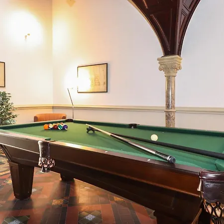 The Wilfred Stone Cross Mansion Apartment *